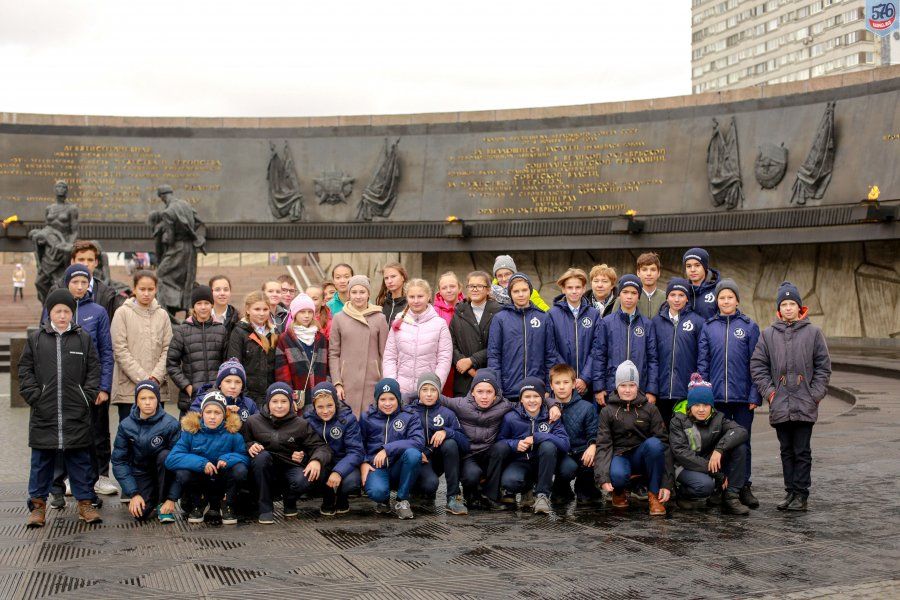 МОНУМЕНТ ГЕРОИЧЕСКИМ ЗАЩИТНИКАМ ЛЕНИНГРАДА
