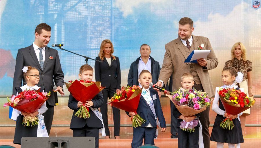 ТОРЖЕСТВЕННАЯ ЛИНЕЙКА В ШКОЛЕ-ИНТЕРНАТЕ №576