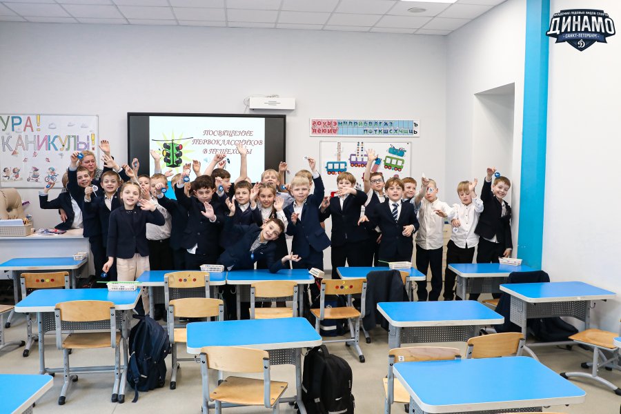 В первых классах состоялось торжественное посвящение в пешеходы!